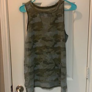 Camo tank